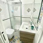 La Perla Del Porto Di House 招待所 3*