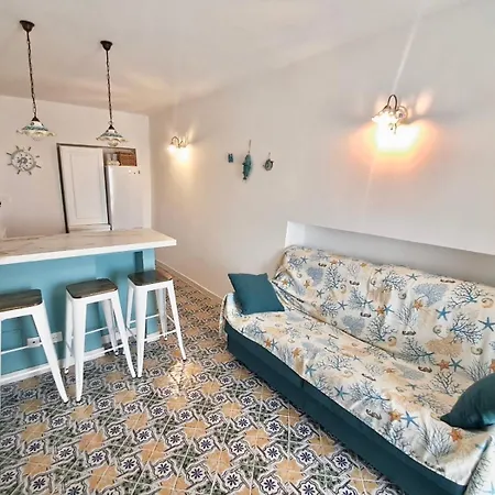 ゲストハウス La Perla Del Porto Di House 3*