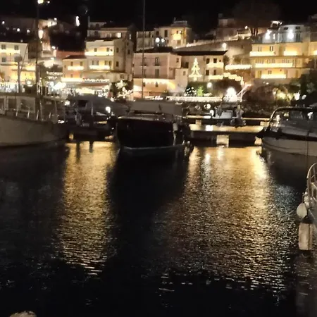 La Perla Del Porto Di House Maison d'hôtes 3*